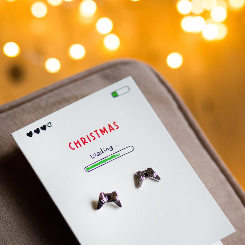 christmas card with gaming pun and gamer themed cufflinks attached