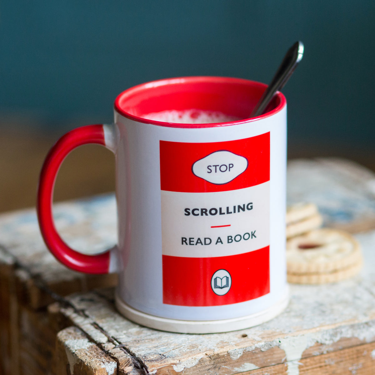 Mug with a motivational label on a wooden surface